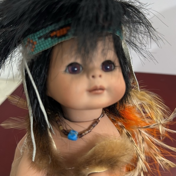 Highly Collectable Native American Crawling Baby Porcelain Doll with Feathers - Picture 7 of 8